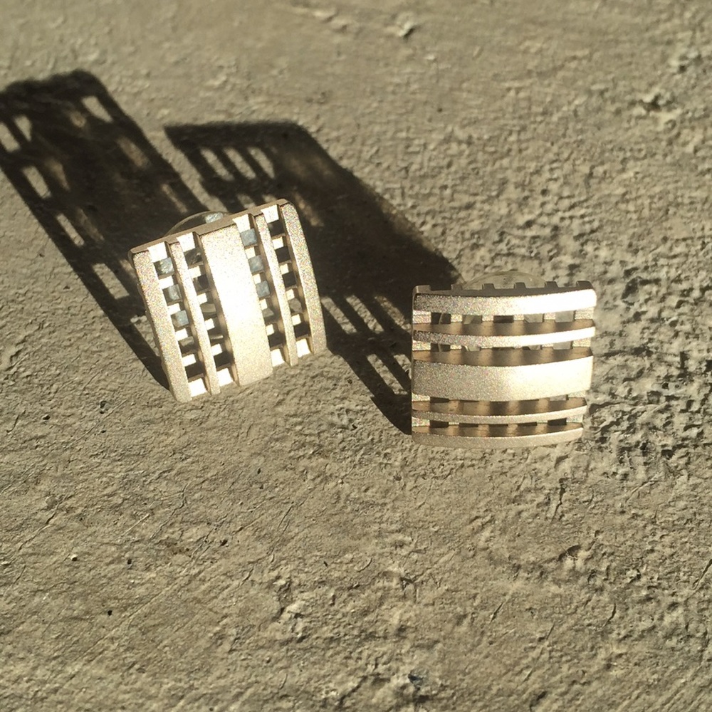 Square stud earrings